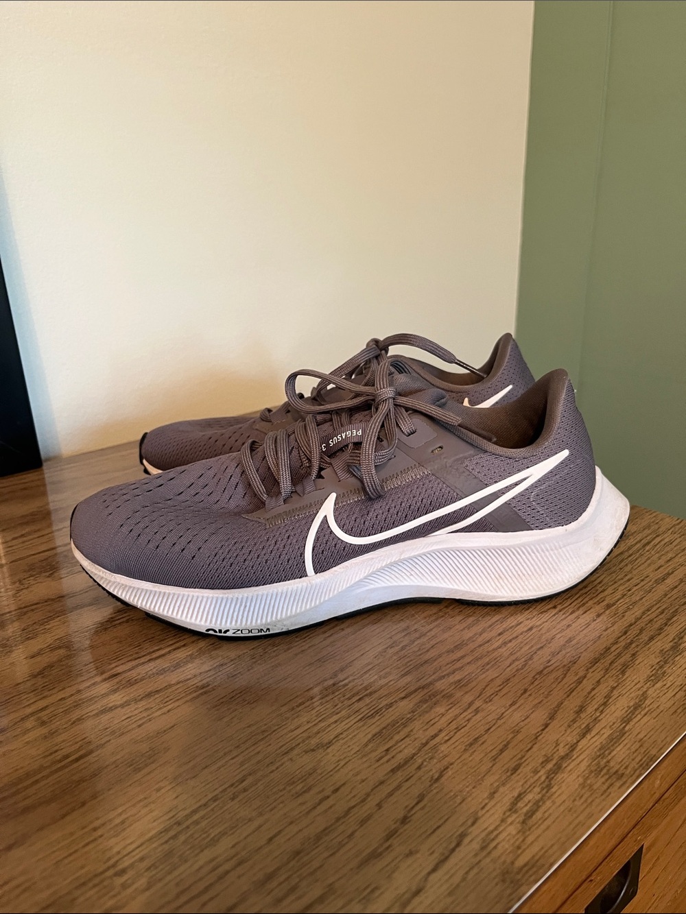 Nike Gray Running Trainers with White Swoosh Women’s 8